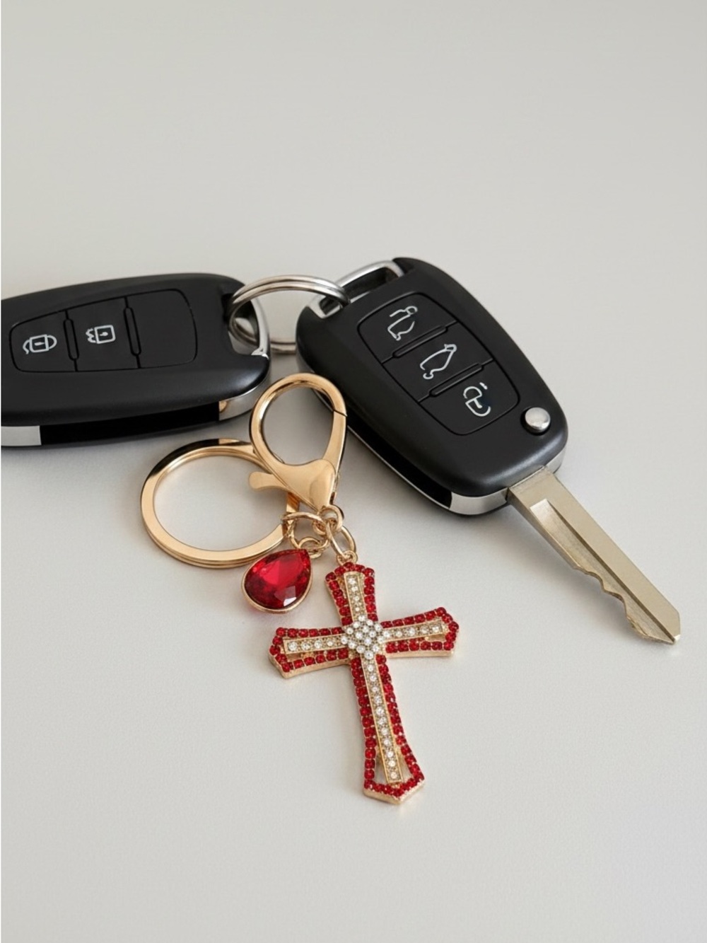 Rhinestone Cross Keychain in Gift Box - Picture 5 of 5